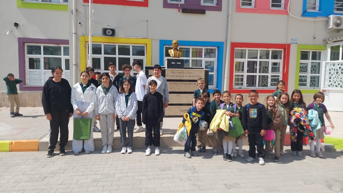 Okulumuz ayın  en temiz sınıfları ödüllerini aldı.